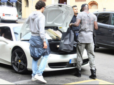 Balotelli goes shopping in style.