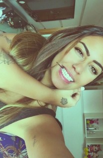 Neymar's sister with the pearly whites.